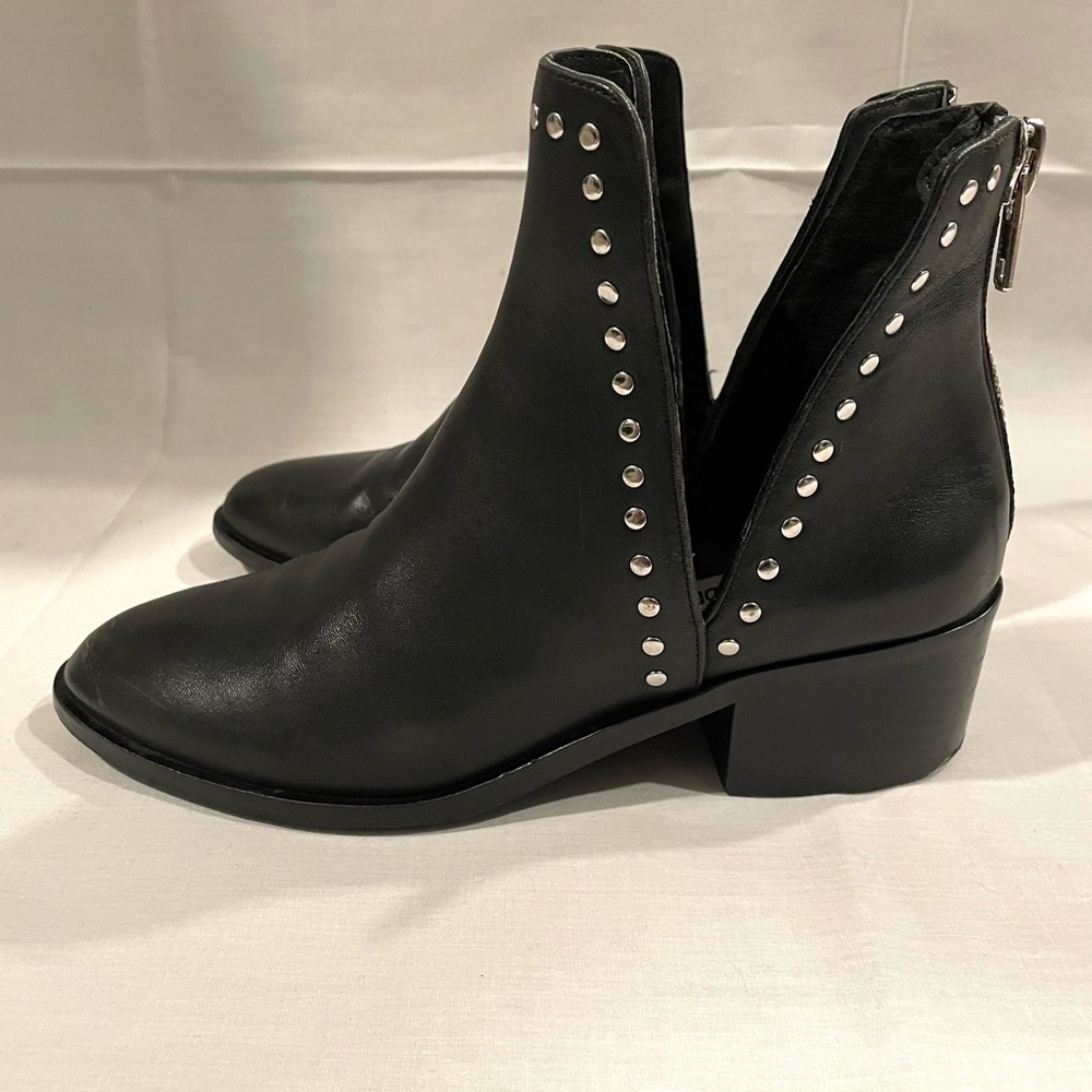 STEVE MADDEN conspire black leather boot size 6.5